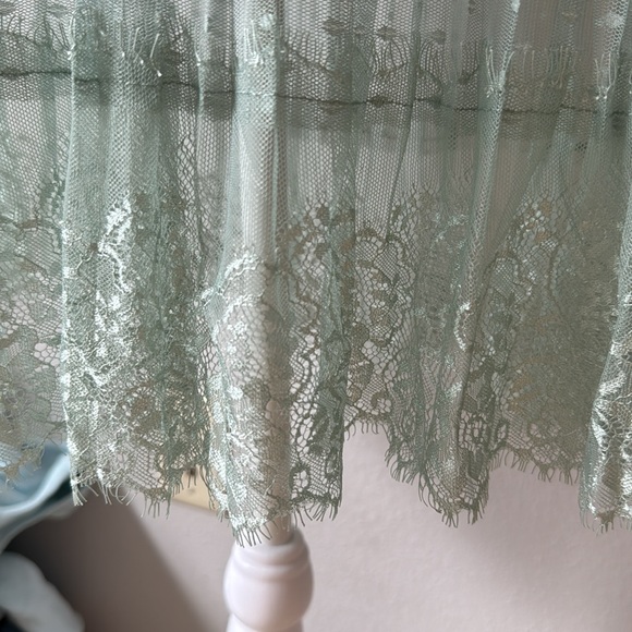 H&M Divided Women’s Sage Green Mesh Midi Skirt Polka Dot Floral Size U.S. 6 - Picture 3 of 5